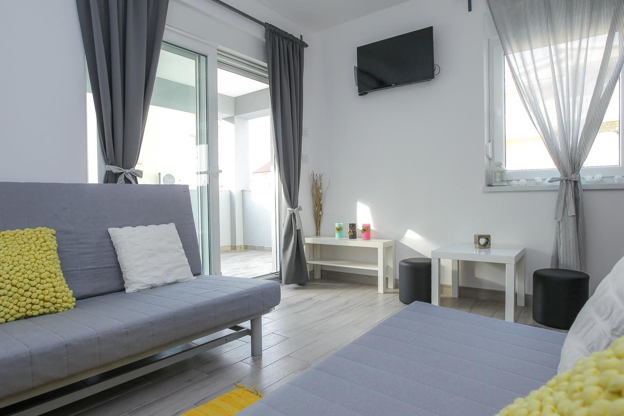 Privilege Pool Apartments Novaglia Esterno foto