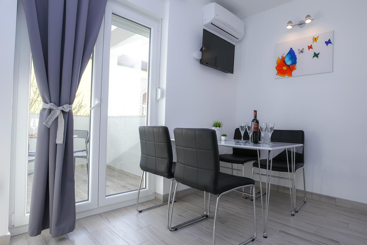 Privilege Pool Apartments Novaglia Esterno foto