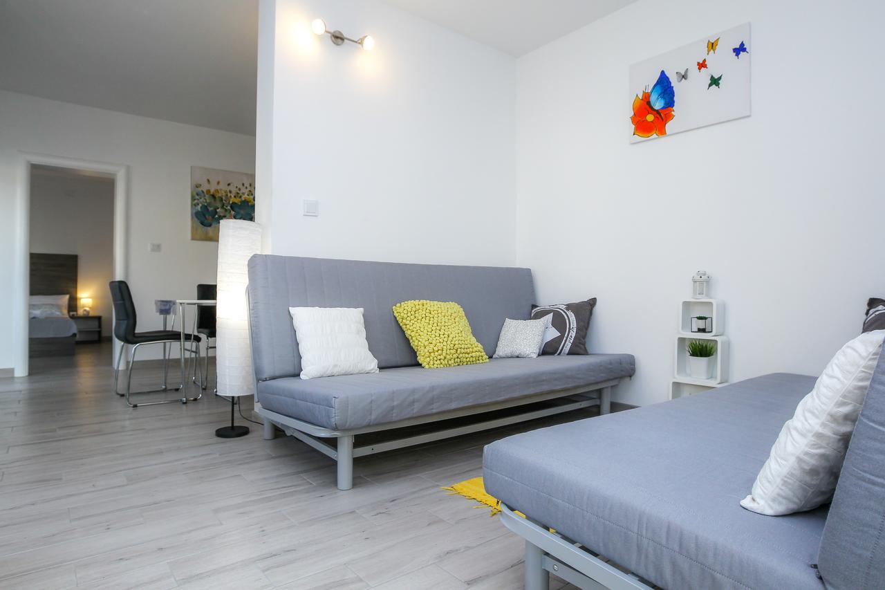 Privilege Pool Apartments Novaglia Esterno foto
