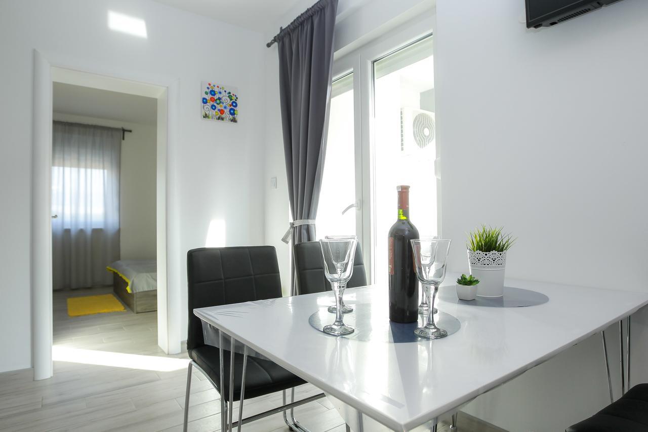 Privilege Pool Apartments Novaglia Esterno foto