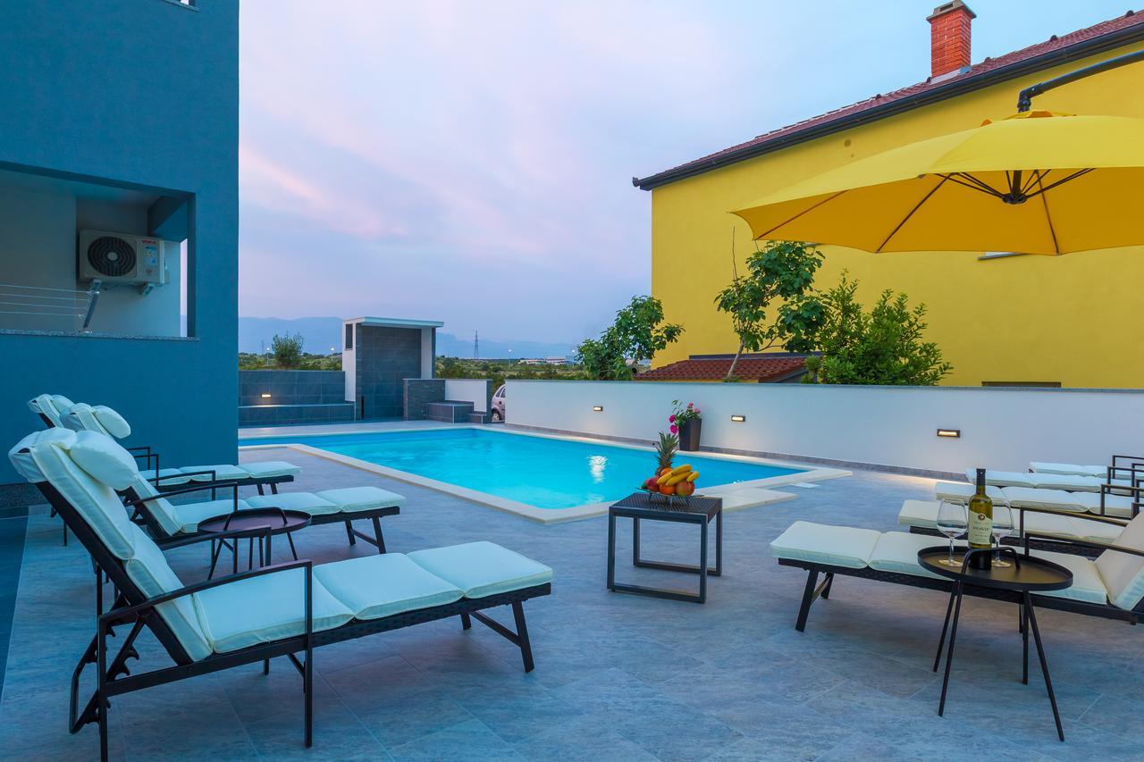 Privilege Pool Apartments Novaglia Esterno foto